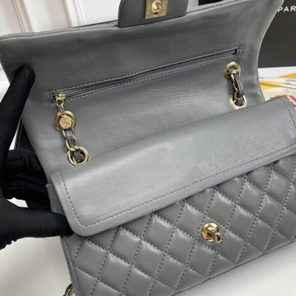 Classic Flap Women's Handbag - Picture 5 of 8